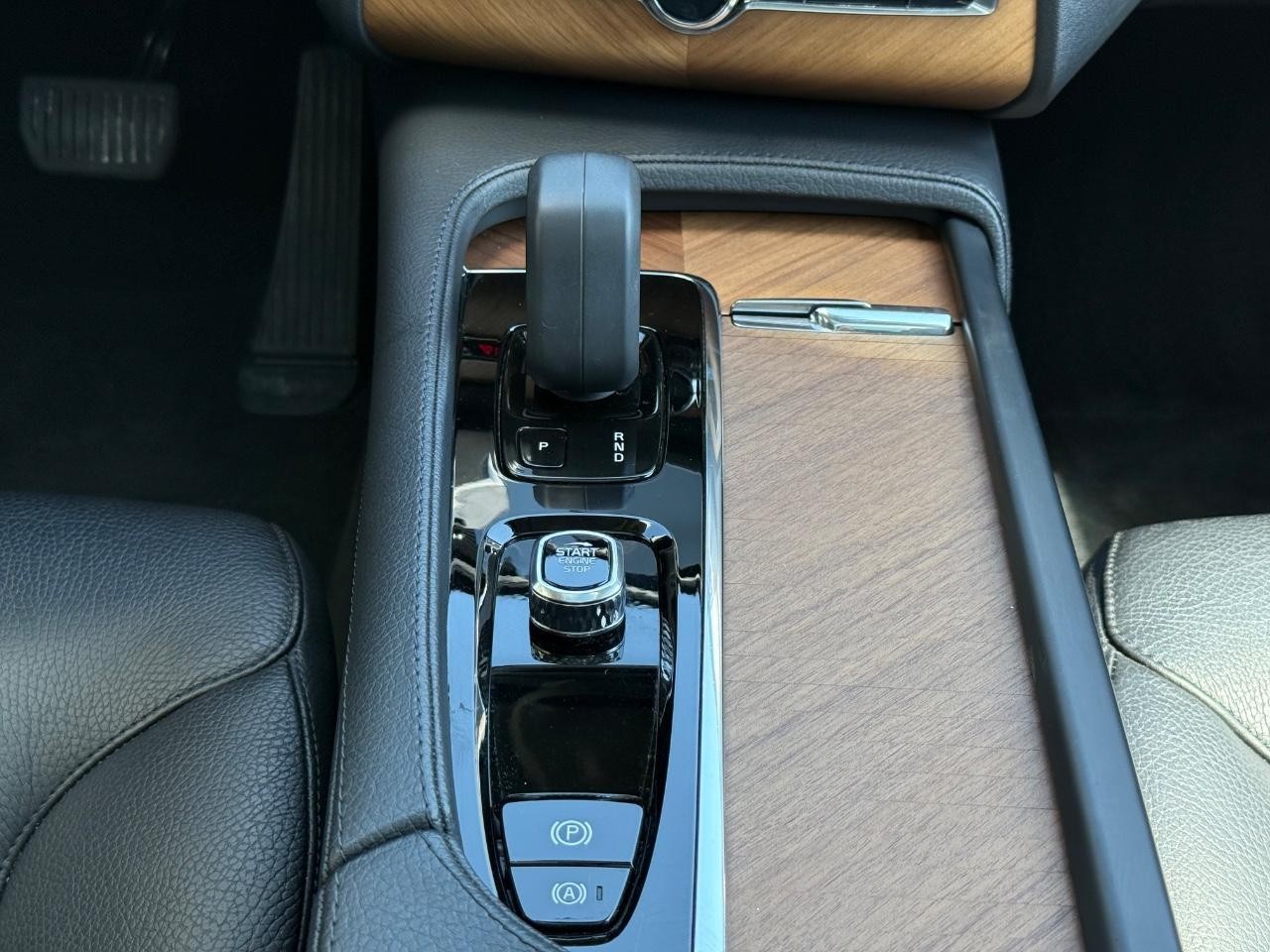 Volvo XC90 Recharge Plug-In Hybrid Vehicle Image 13