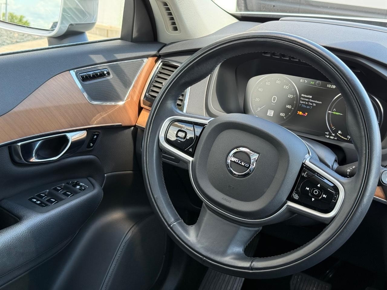 Volvo XC90 Recharge Plug-In Hybrid Vehicle Image 14