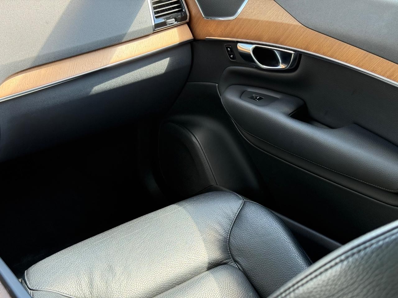 Volvo XC90 Recharge Plug-In Hybrid Vehicle Image 15