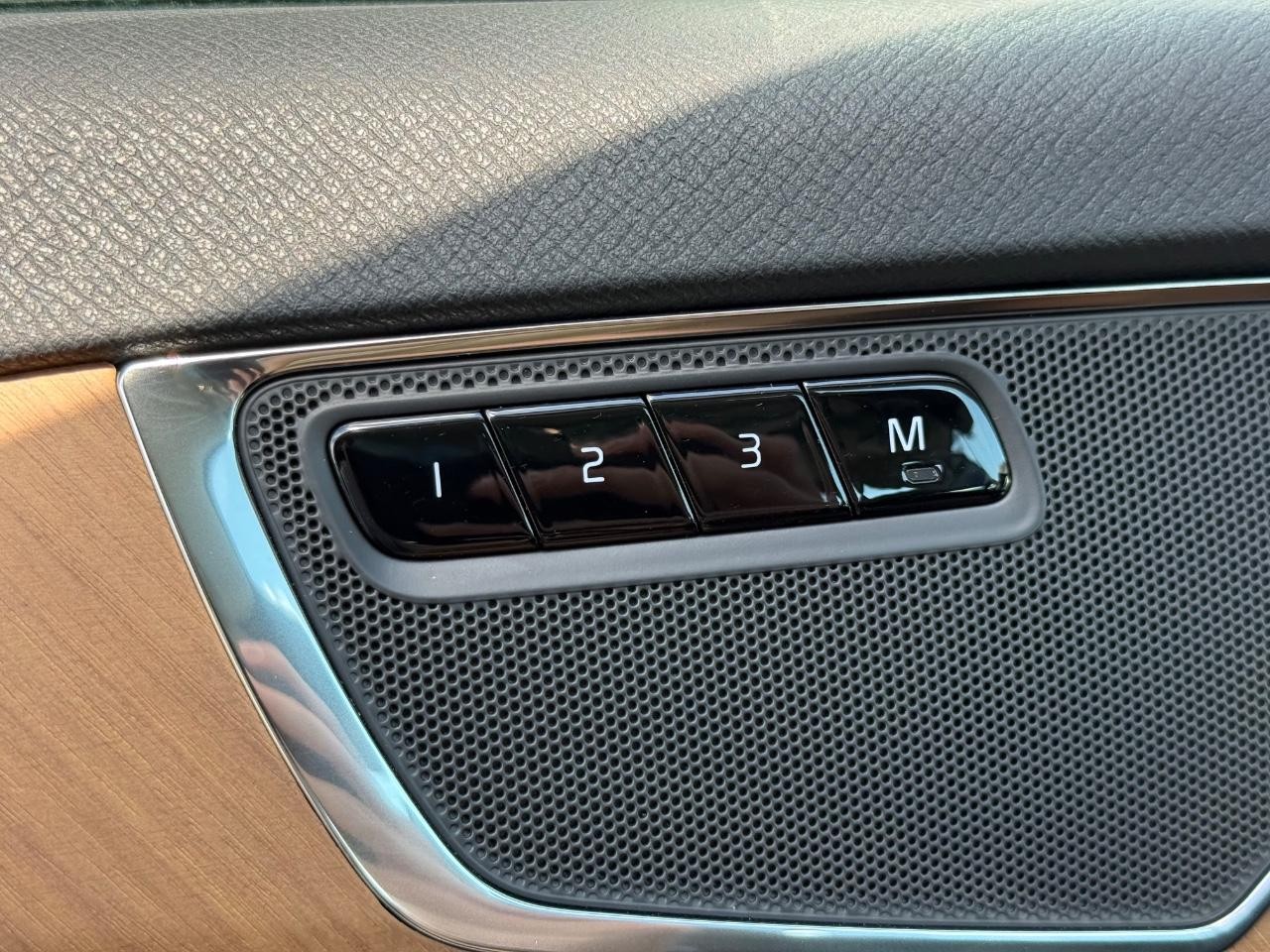 Volvo XC90 Recharge Plug-In Hybrid Vehicle Image 16