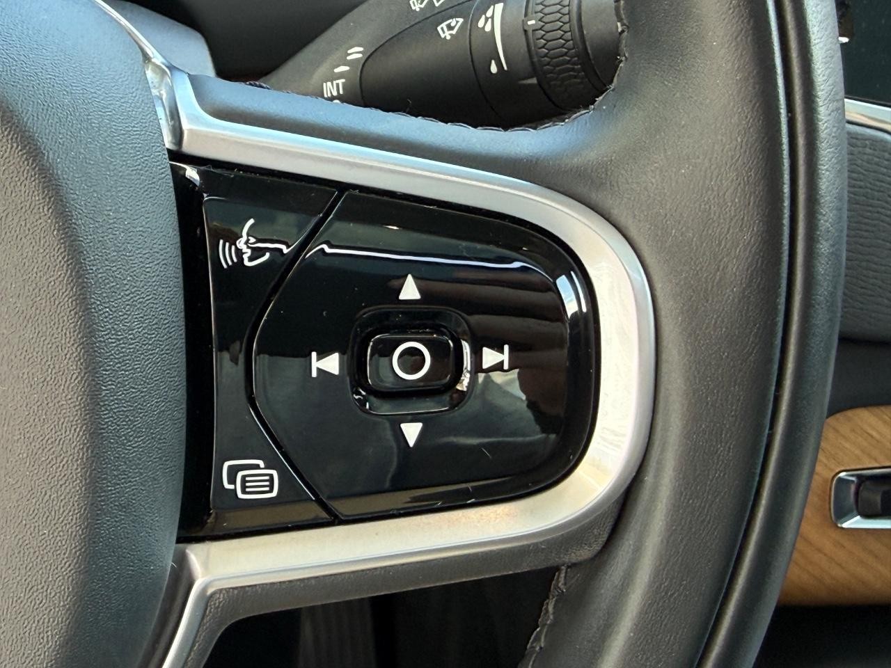 Volvo XC90 Recharge Plug-In Hybrid Vehicle Image 18