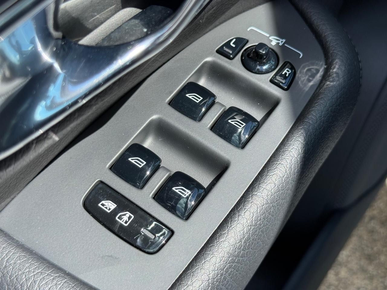 Volvo XC90 Recharge Plug-In Hybrid Vehicle Image 22