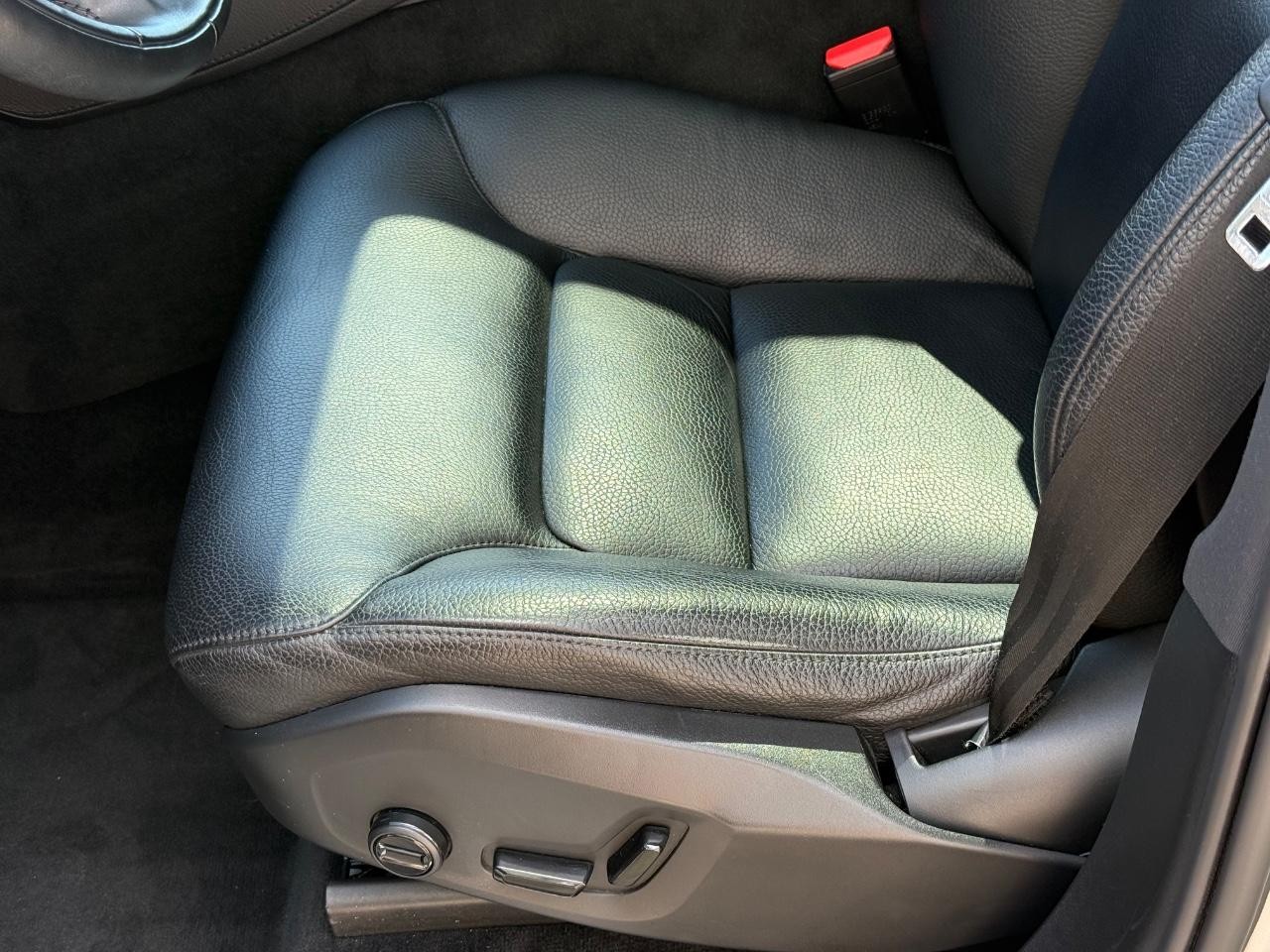 Volvo XC90 Recharge Plug-In Hybrid Vehicle Image 23