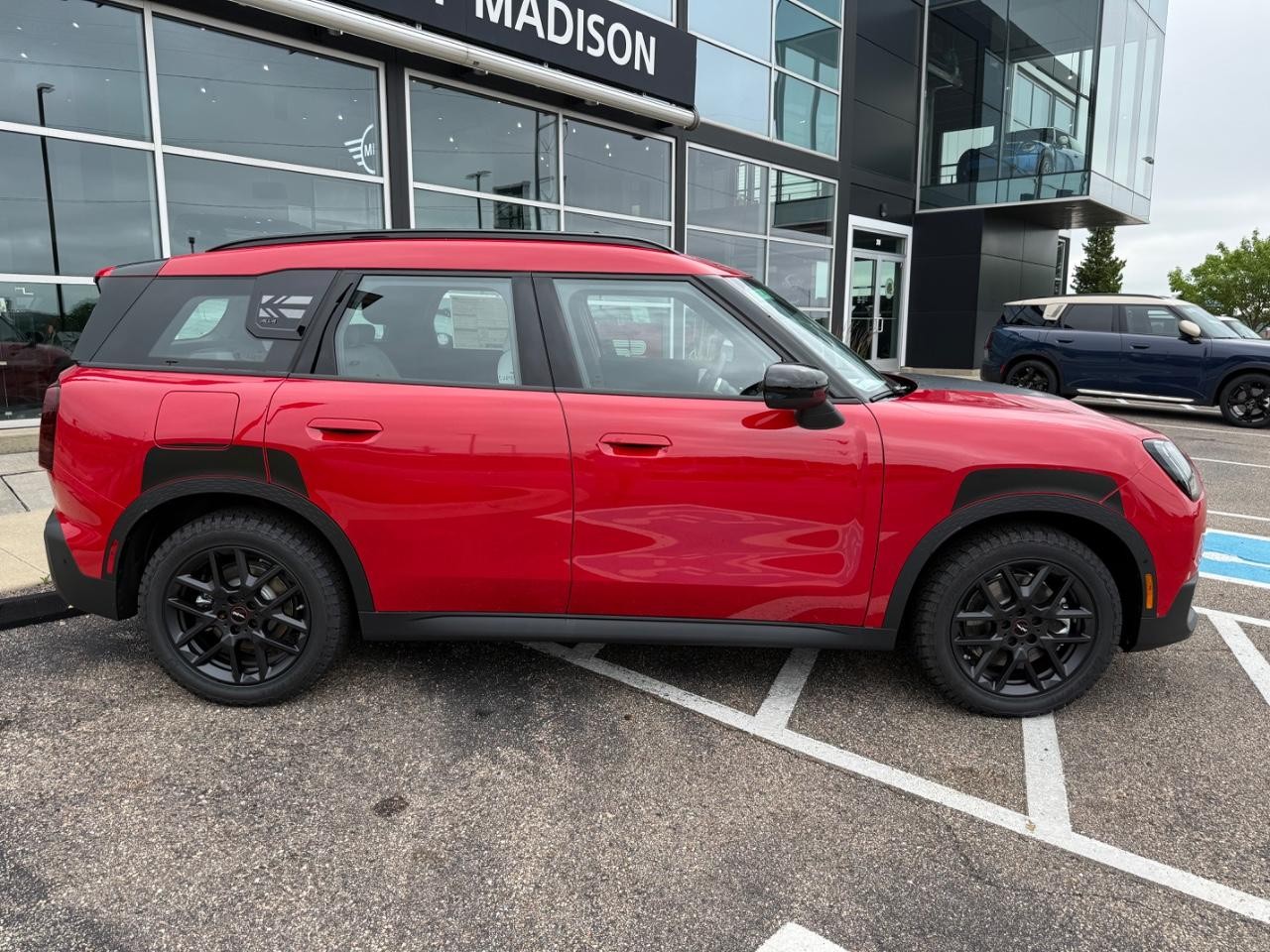 MINI Countryman Vehicle Image 02