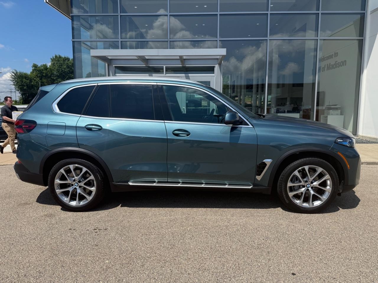 BMW X5 Vehicle Image 02