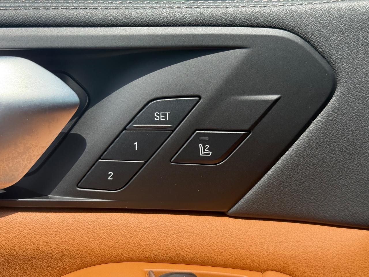 BMW X5 Vehicle Image 16