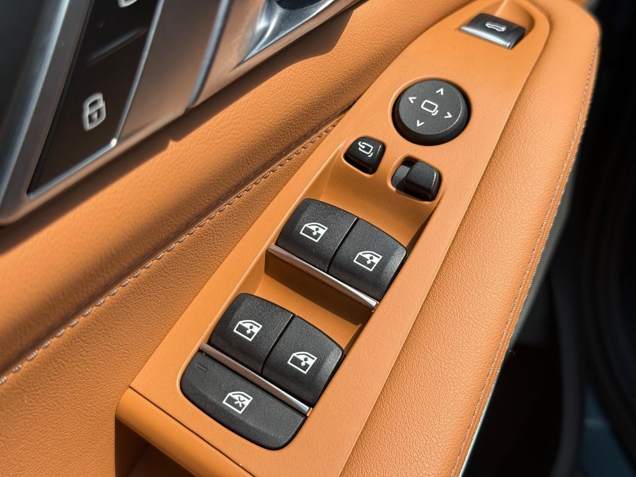 BMW X5 Vehicle Image 22