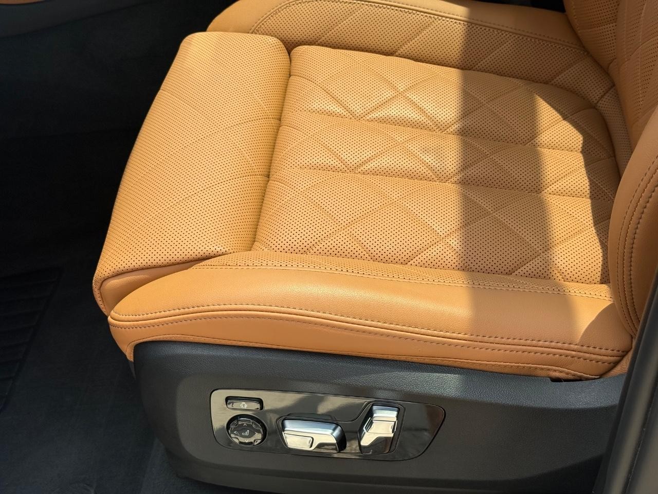 BMW X5 Vehicle Image 23