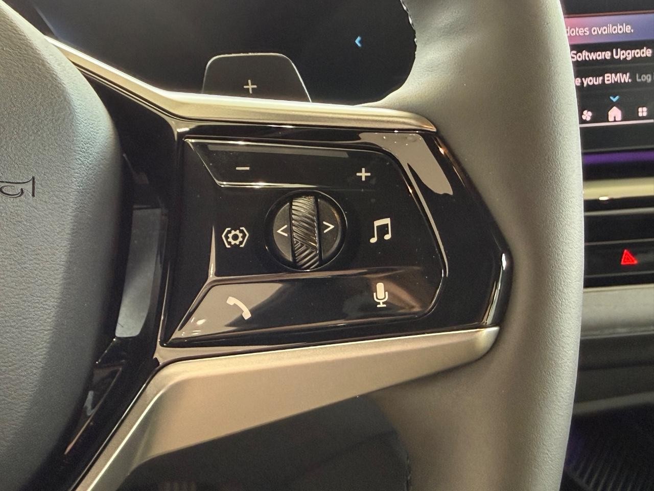 BMW 5 Series Vehicle Full-screen Gallery Image 18