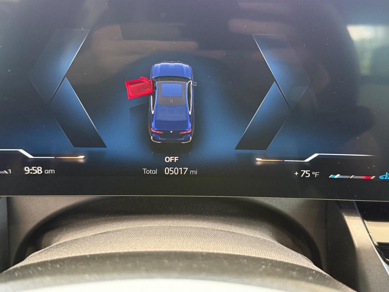 BMW 5 Series Vehicle Full-screen Gallery Image 19