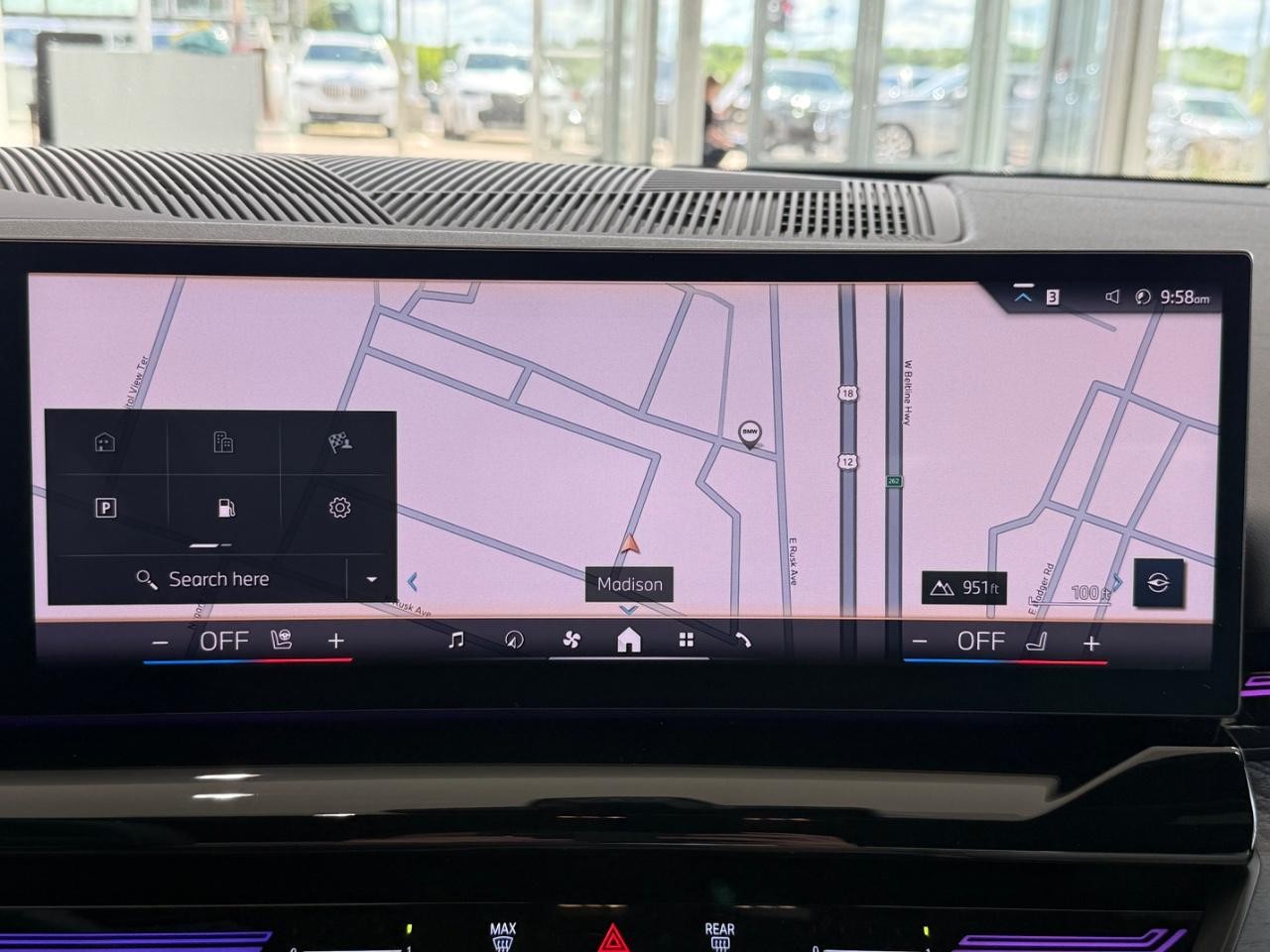 BMW 5 Series Vehicle Full-screen Gallery Image 21