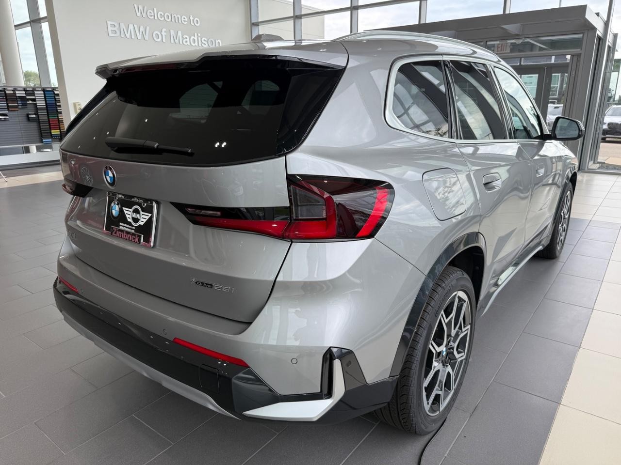 BMW X1 Vehicle Image 02