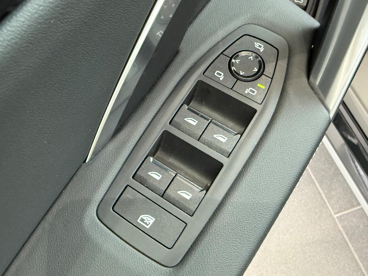 BMW X1 Vehicle Image 19