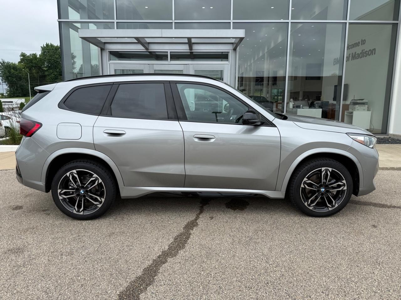 BMW X1 Vehicle Image 02