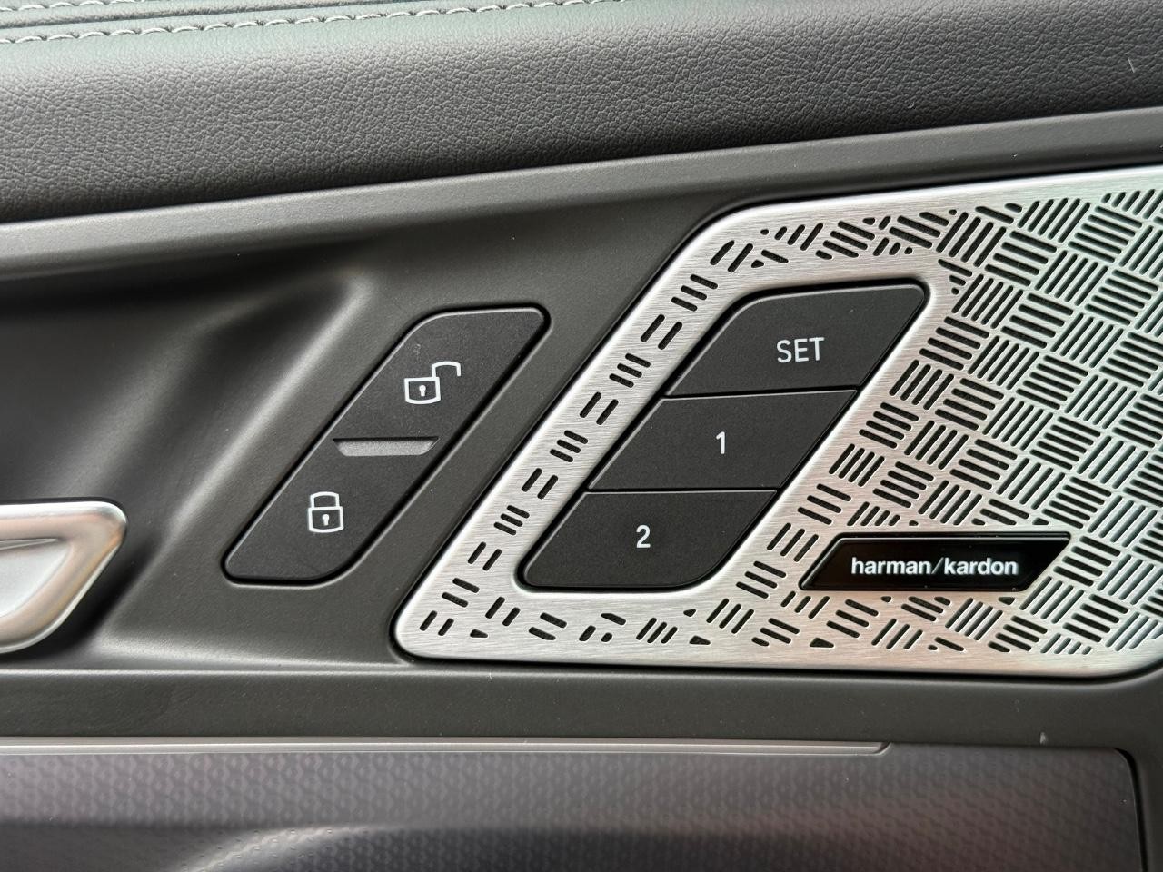 BMW X1 Vehicle Image 16