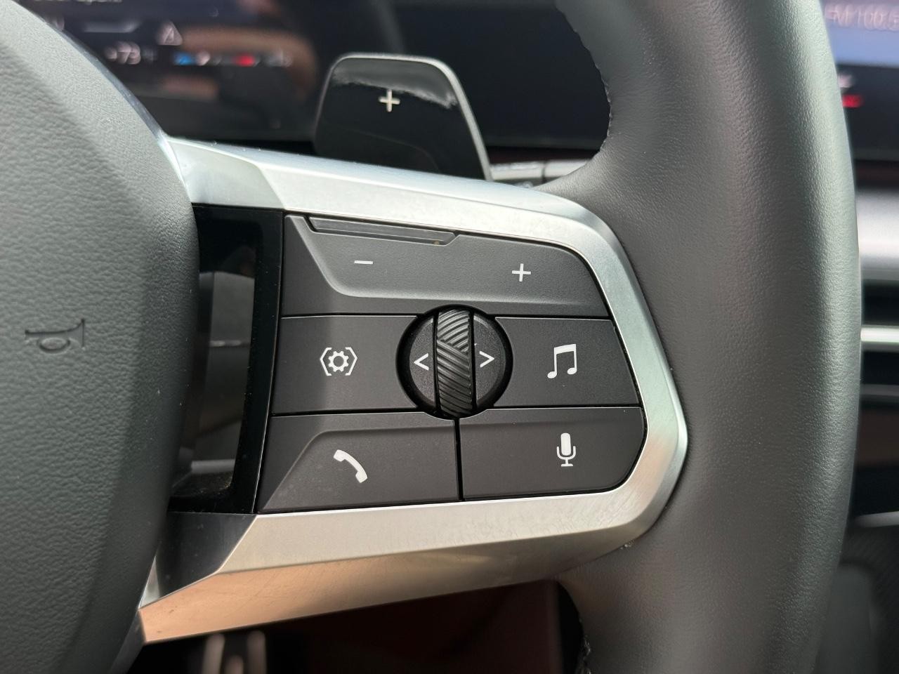 BMW X1 Vehicle Image 18