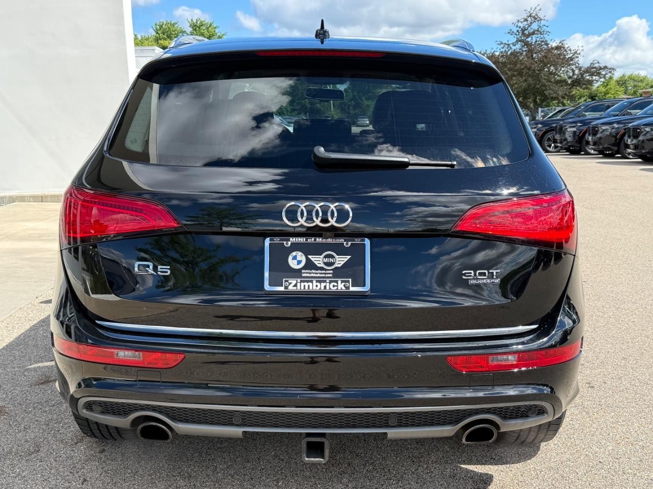Audi Q5 Vehicle Full-screen Gallery Image 04