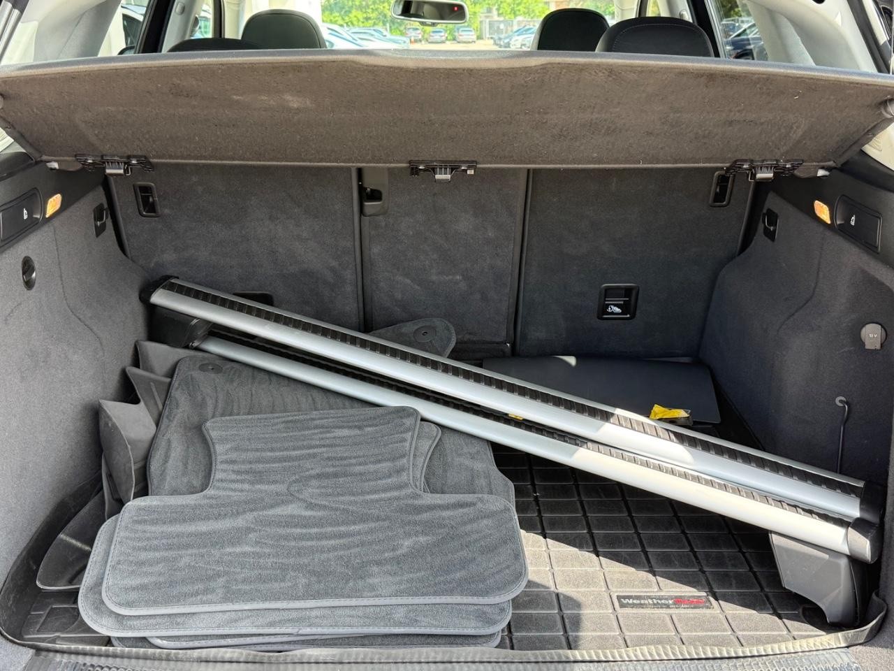 Audi Q5 Vehicle Full-screen Gallery Image 05