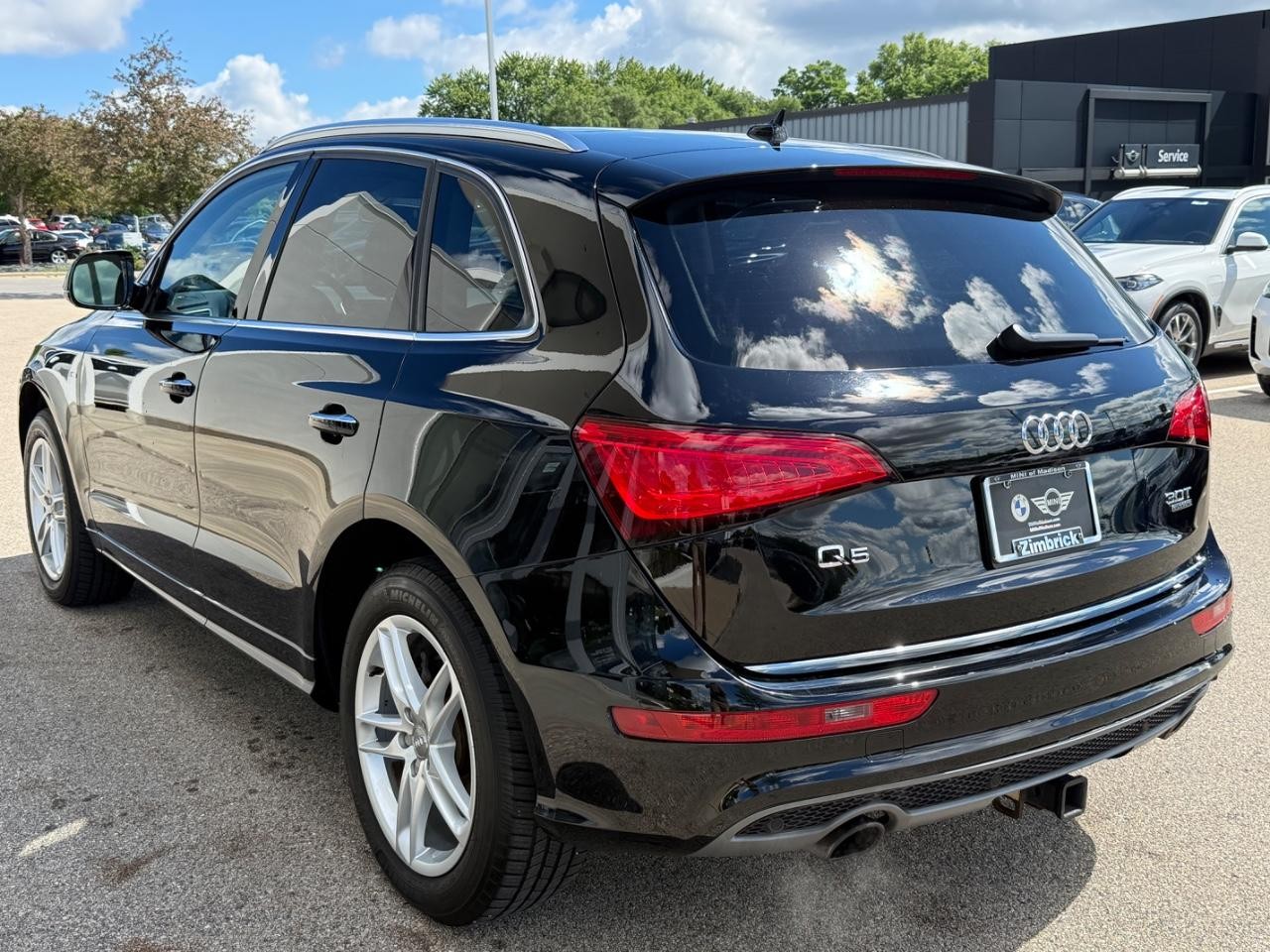 Audi Q5 Vehicle Full-screen Gallery Image 06