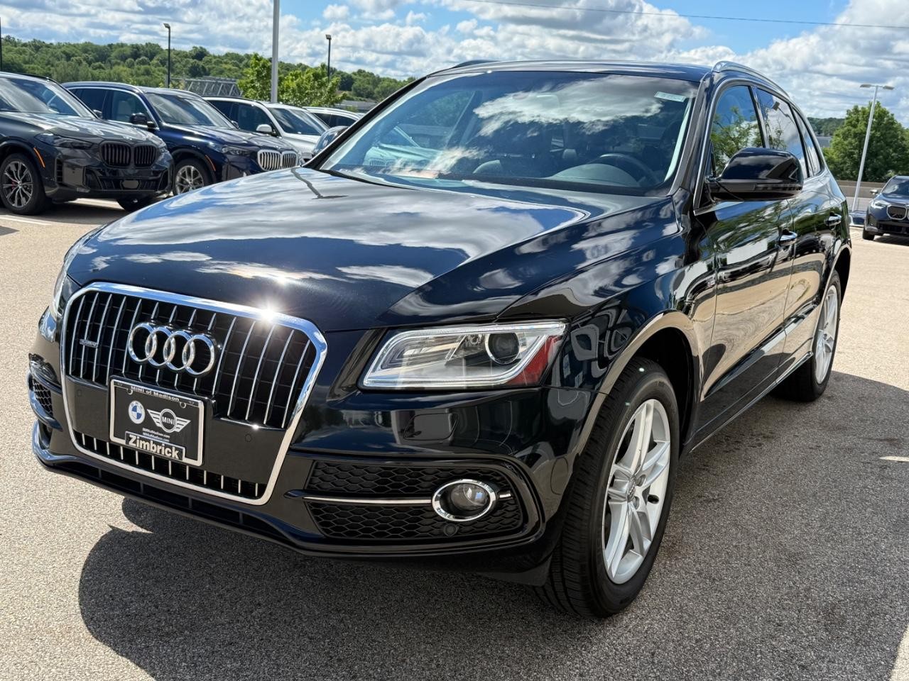 Audi Q5 Vehicle Full-screen Gallery Image 08