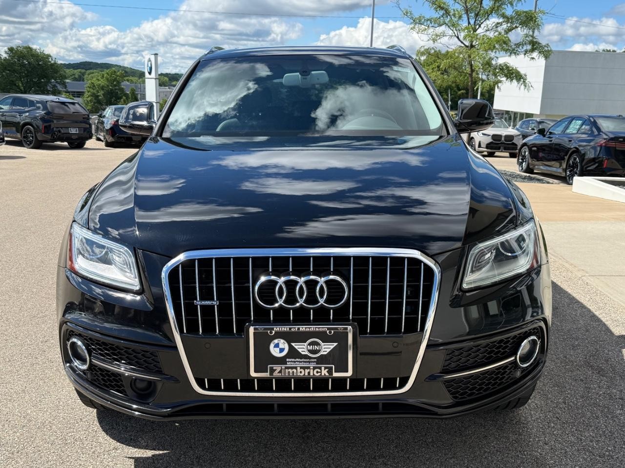 Audi Q5 Vehicle Full-screen Gallery Image 09