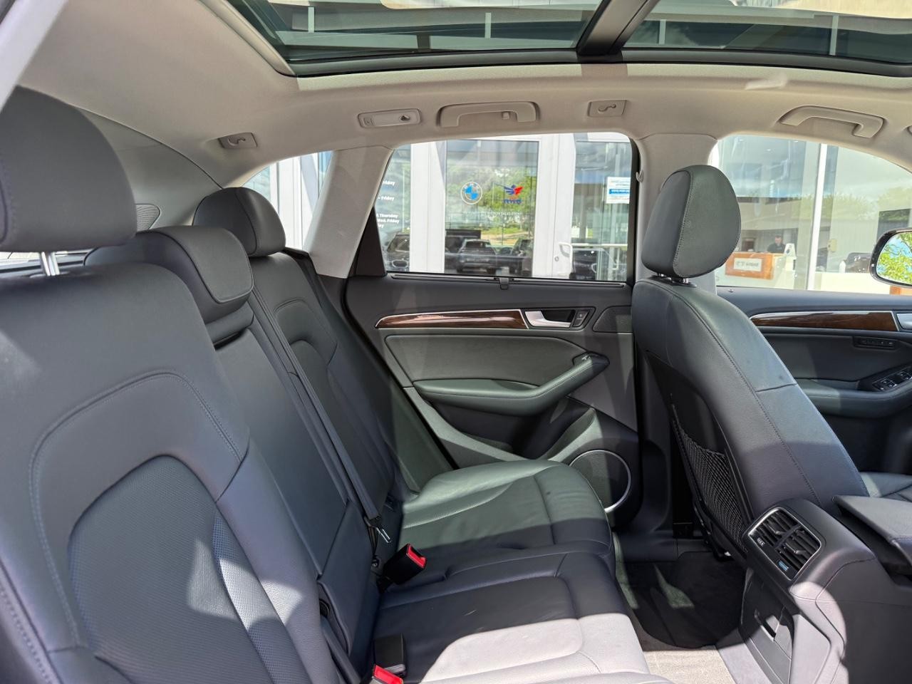 Audi Q5 Vehicle Full-screen Gallery Image 10