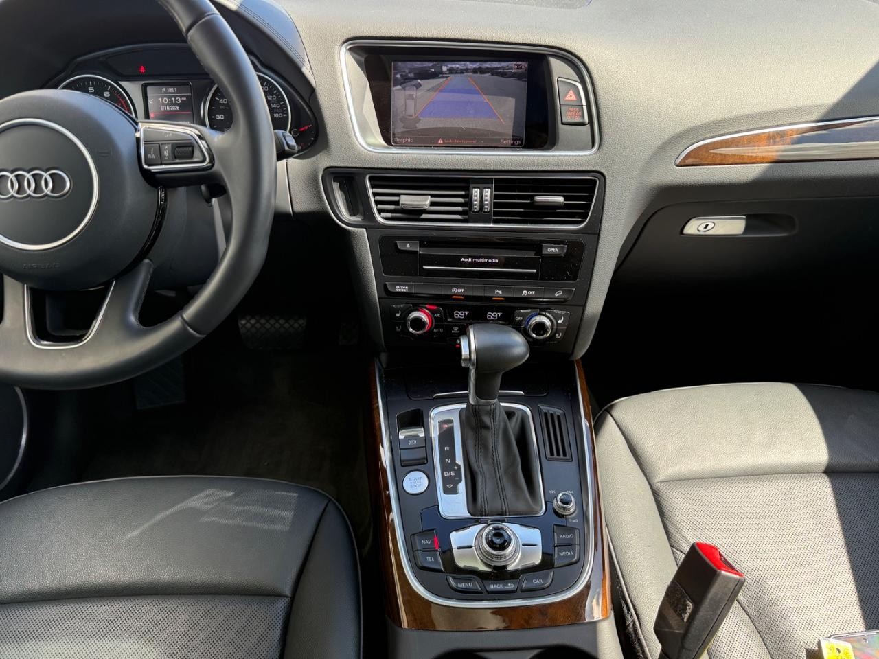 Audi Q5 Vehicle Full-screen Gallery Image 11