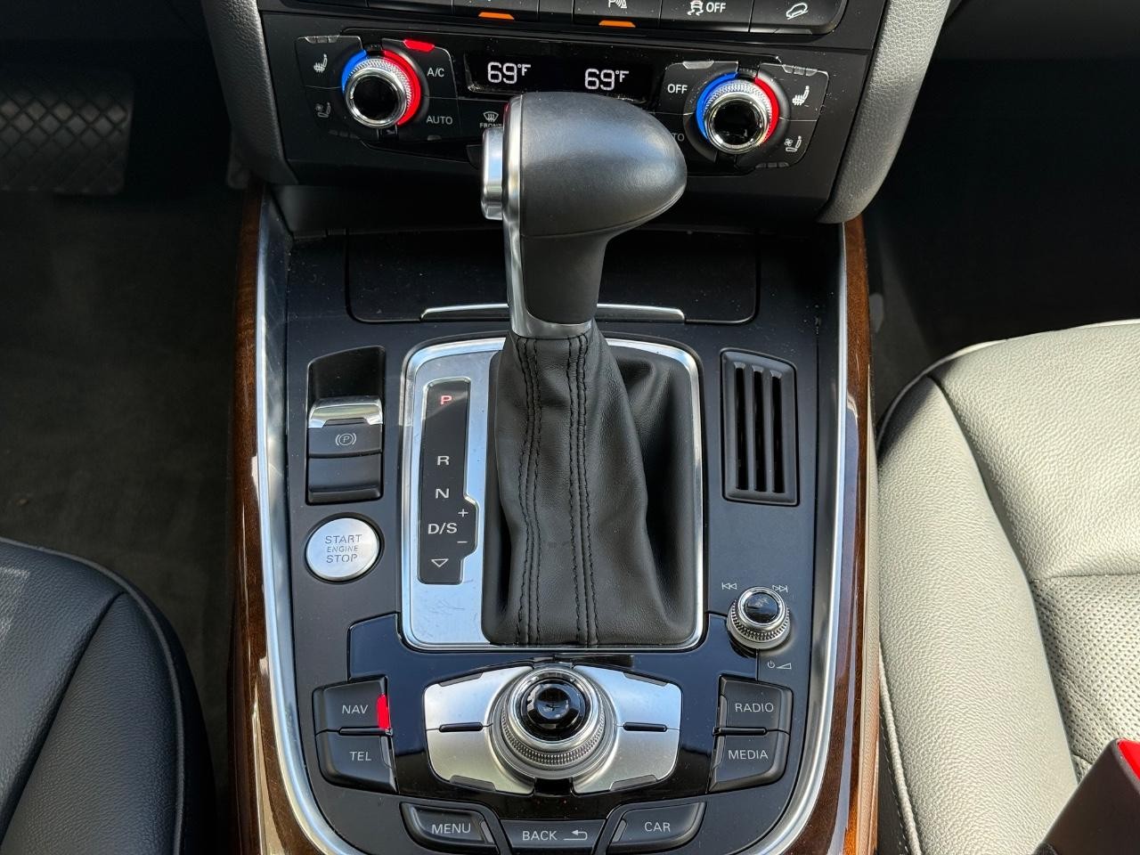 Audi Q5 Vehicle Full-screen Gallery Image 13