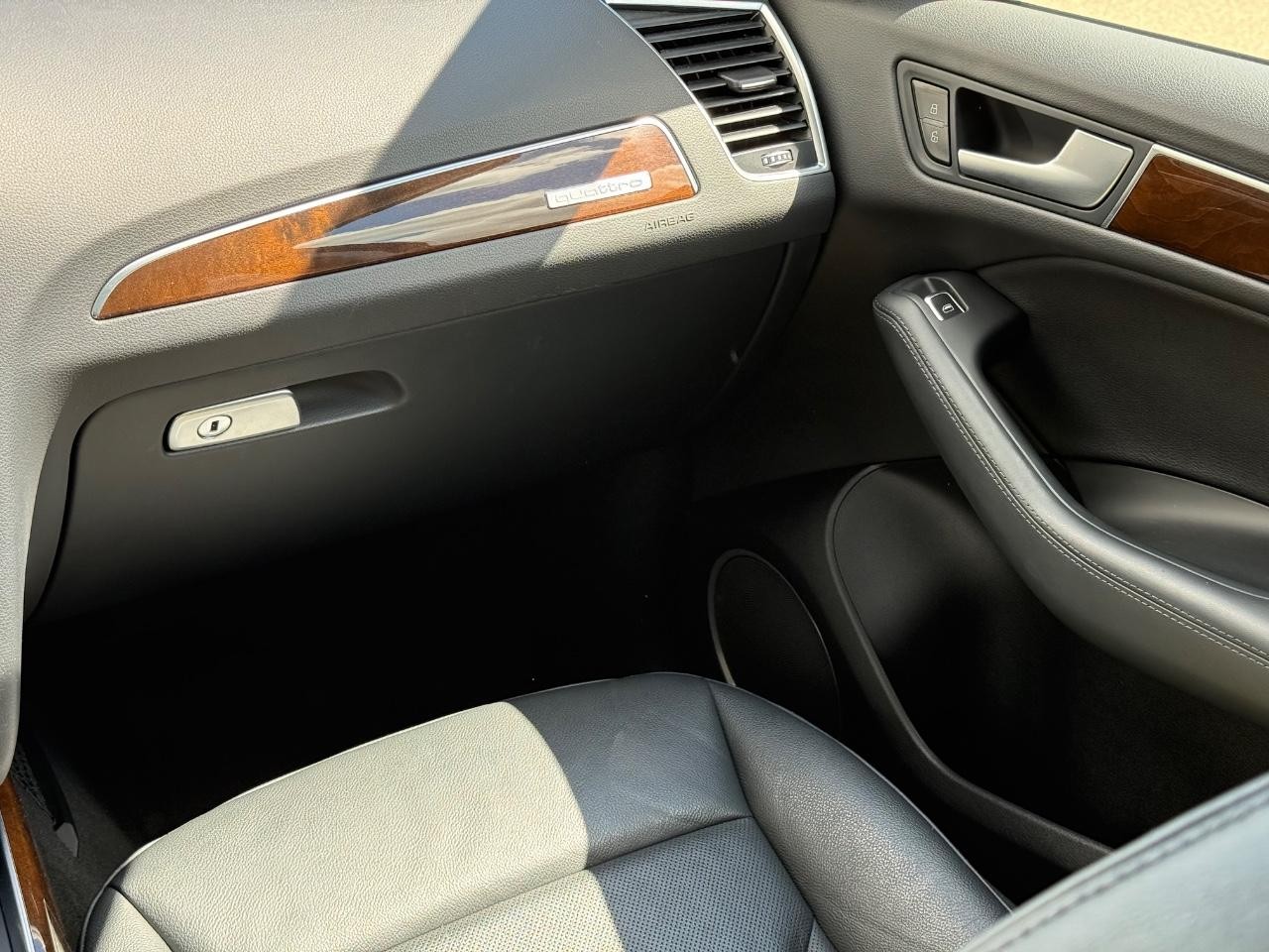 Audi Q5 Vehicle Full-screen Gallery Image 15