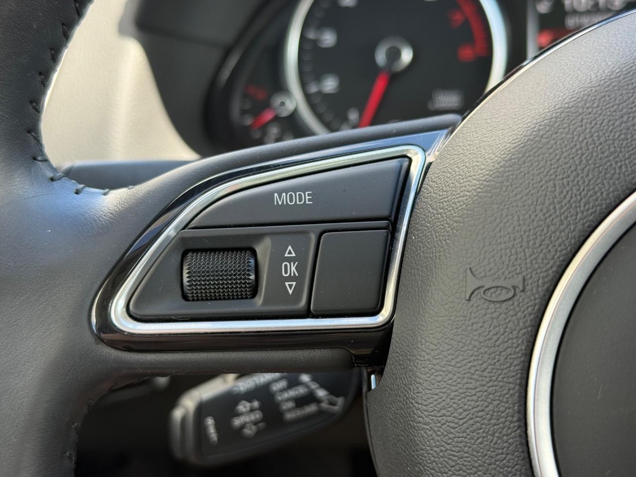 Audi Q5 Vehicle Full-screen Gallery Image 17