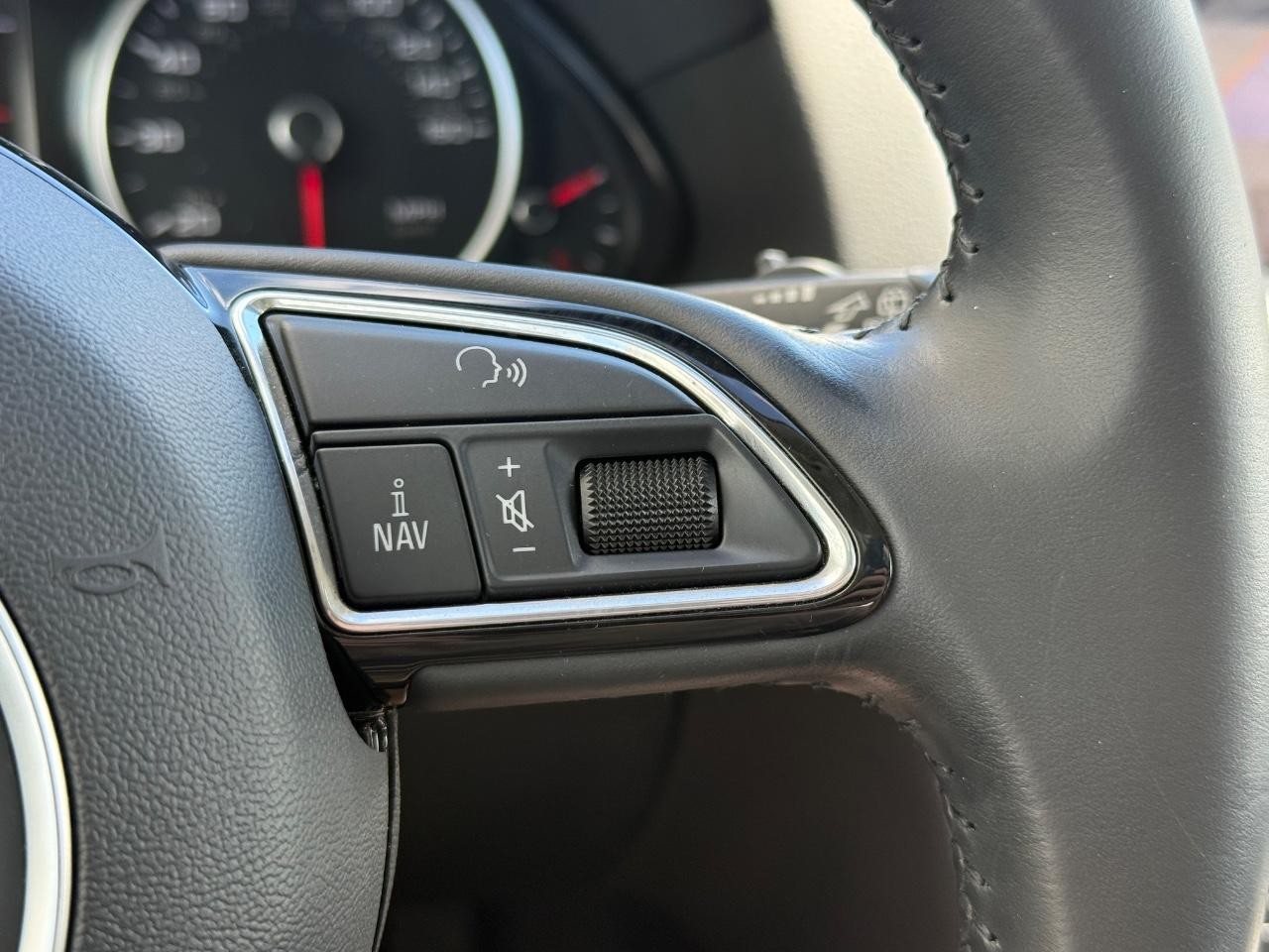 Audi Q5 Vehicle Full-screen Gallery Image 18
