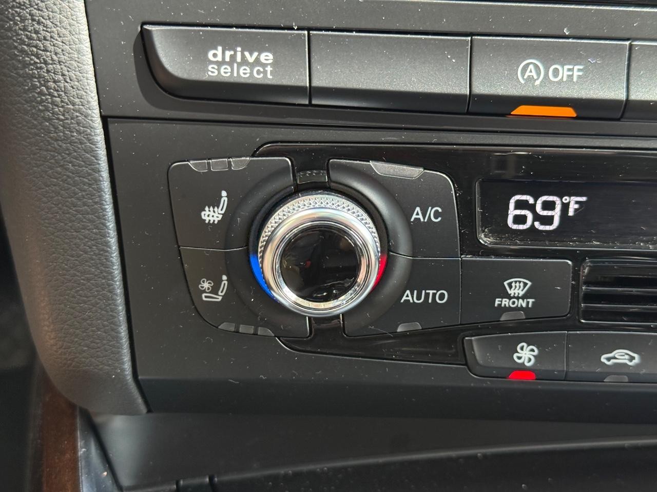 Audi Q5 Vehicle Full-screen Gallery Image 21