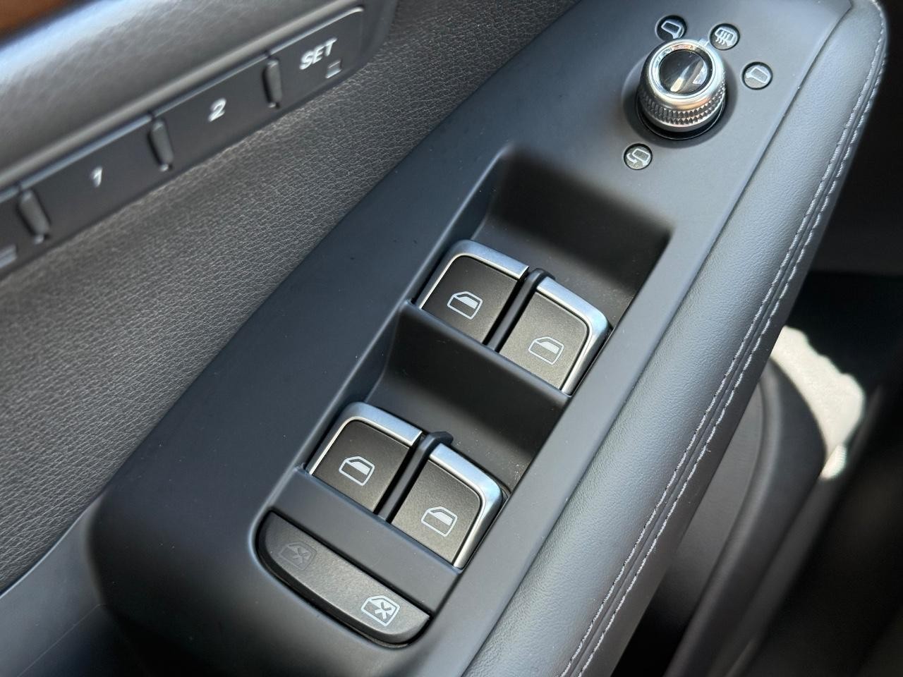 Audi Q5 Vehicle Full-screen Gallery Image 22