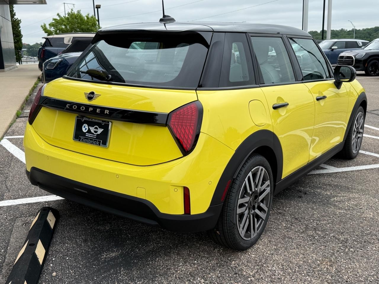 MINI Hardtop 4 Door Vehicle Image 03