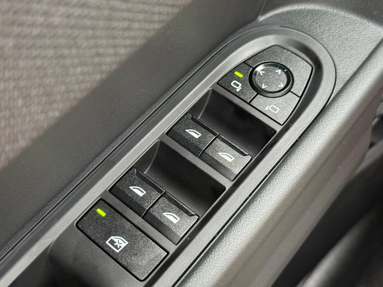 MINI Hardtop 4 Door Vehicle Image 15