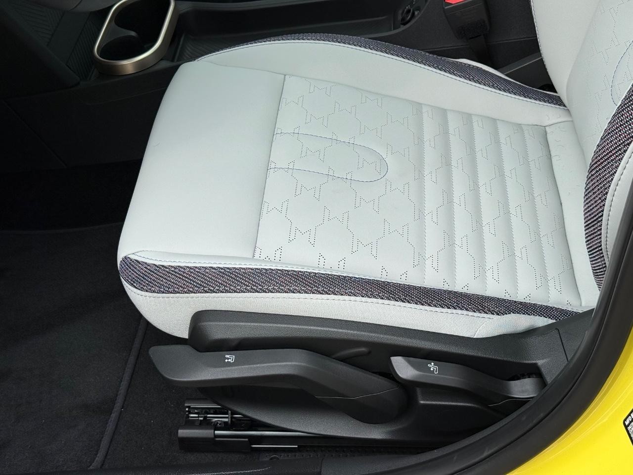 MINI Hardtop 4 Door Vehicle Image 16