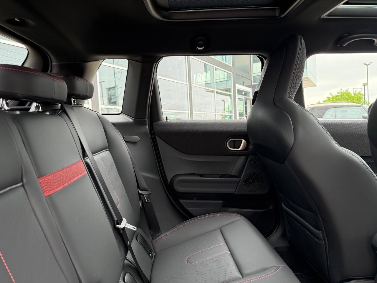 MINI Hardtop 4 Door Vehicle Image 05