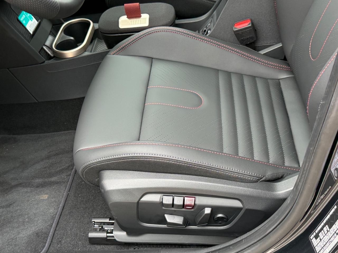 MINI Hardtop 4 Door Vehicle Image 16