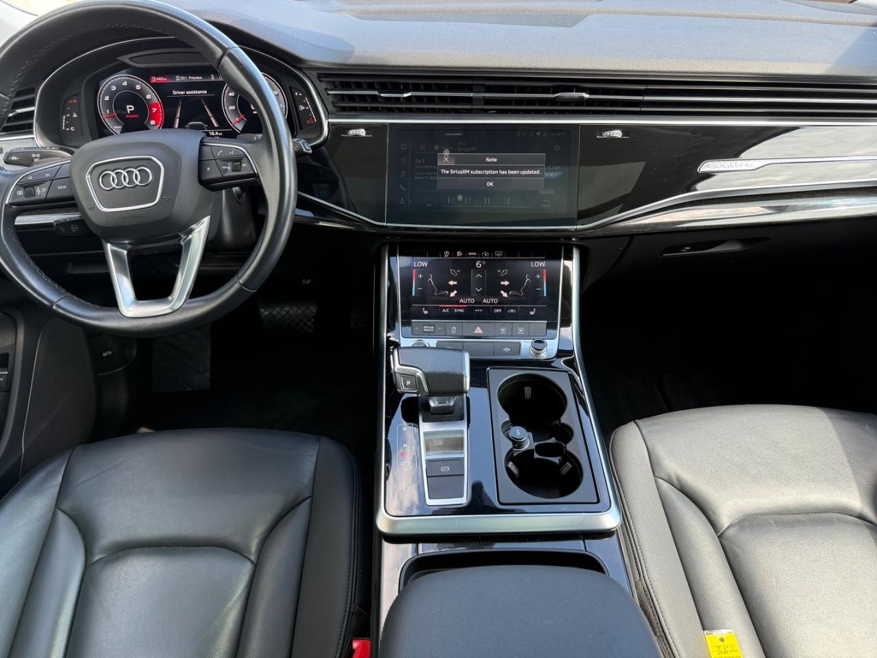 Audi Q7 Vehicle Full-screen Gallery Image 12