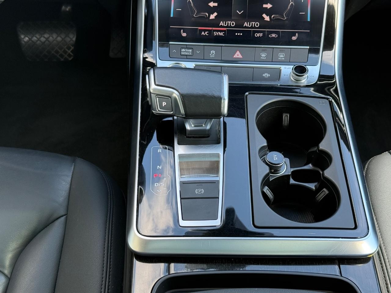 Audi Q7 Vehicle Full-screen Gallery Image 14