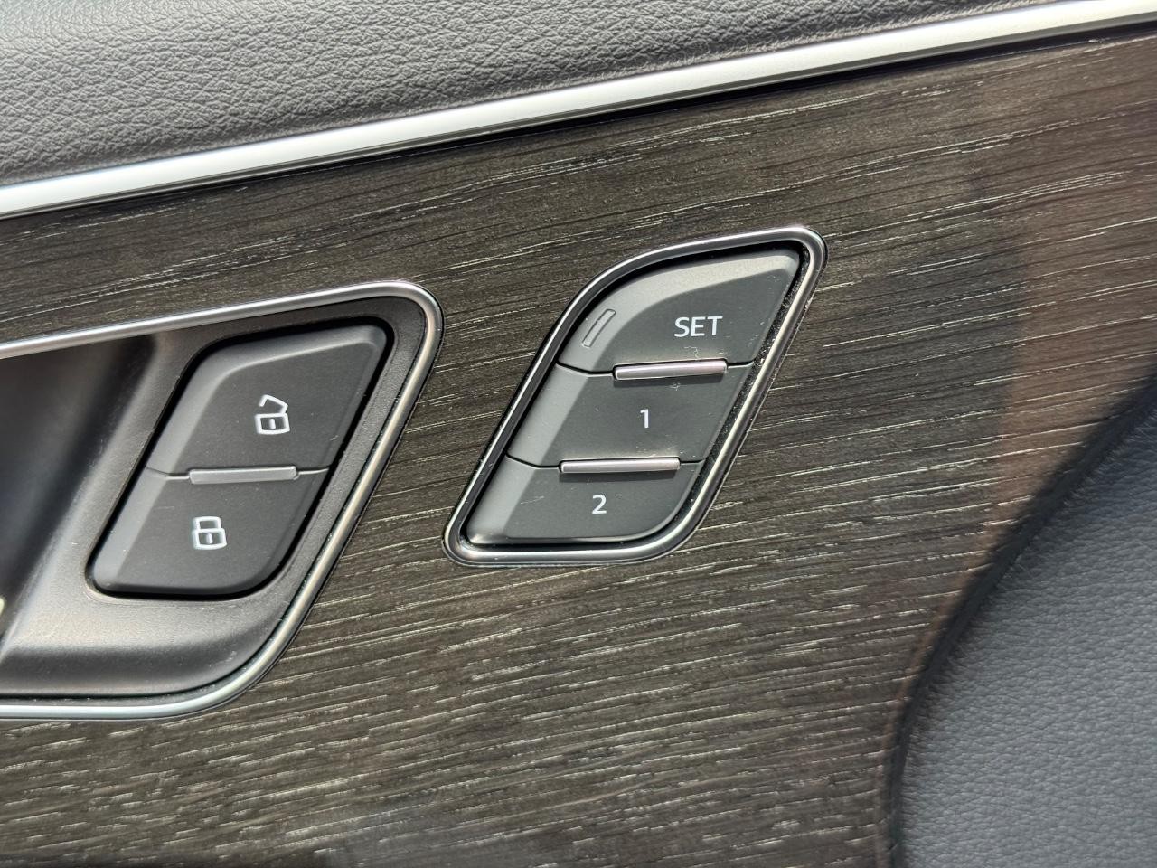 Audi Q7 Vehicle Full-screen Gallery Image 16