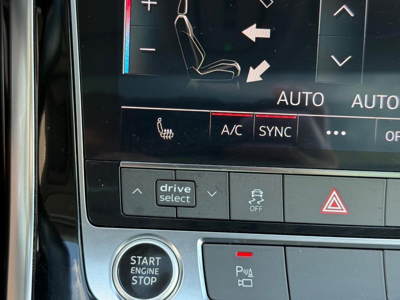Audi Q7 Vehicle Full-screen Gallery Image 21