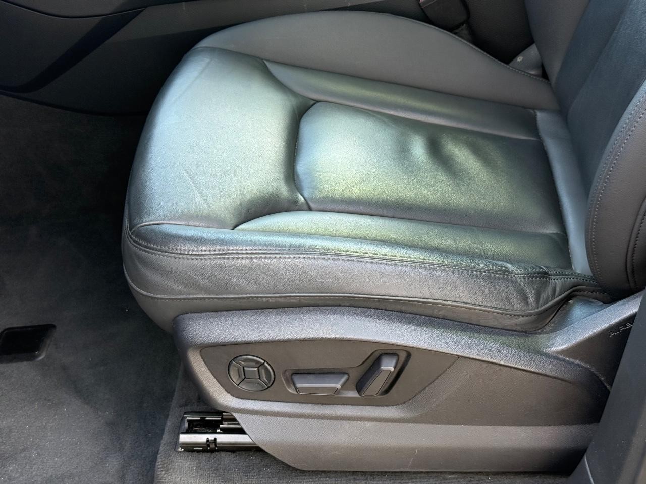 Audi Q7 Vehicle Full-screen Gallery Image 23