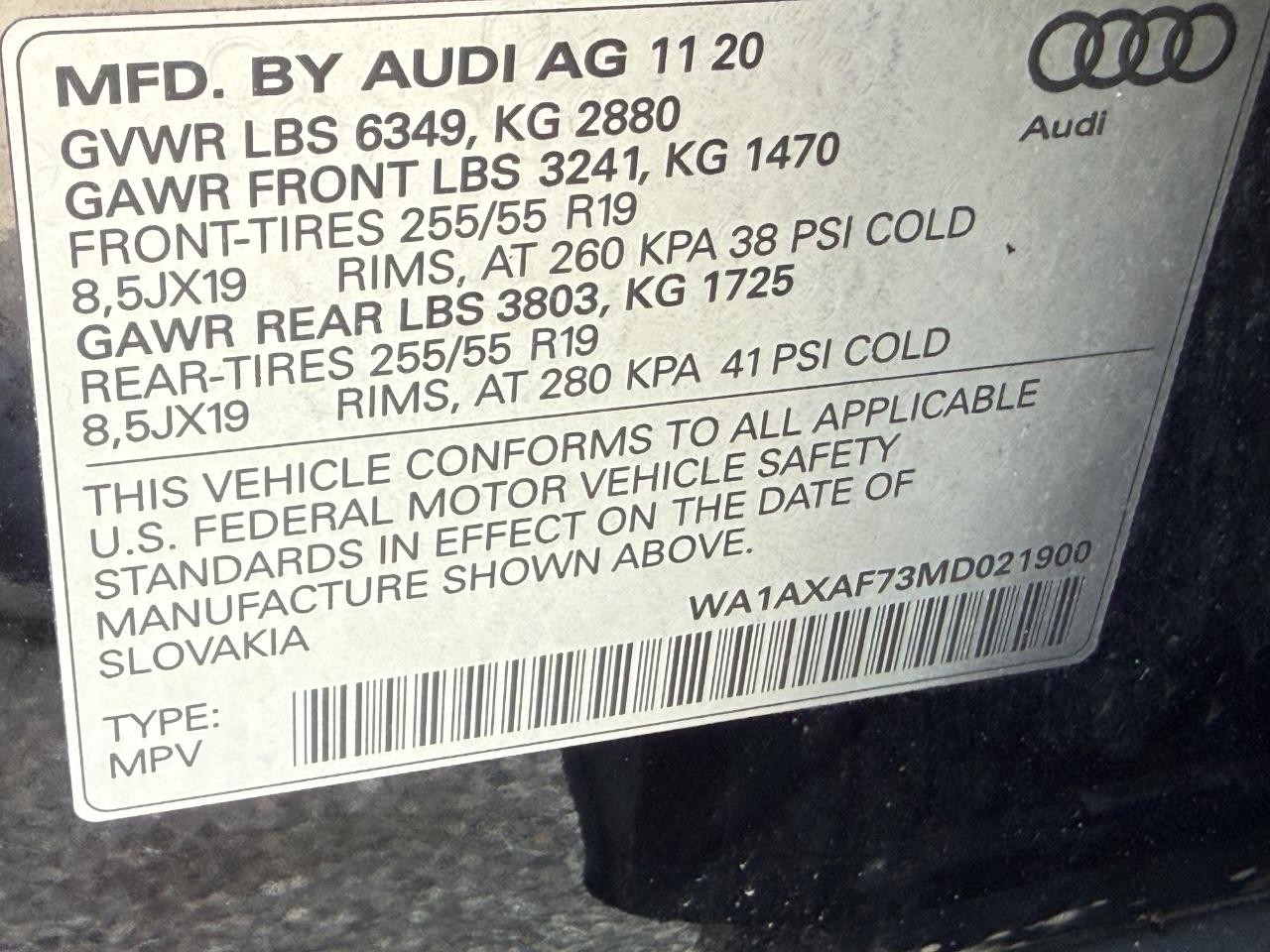 Audi Q7 Vehicle Full-screen Gallery Image 24