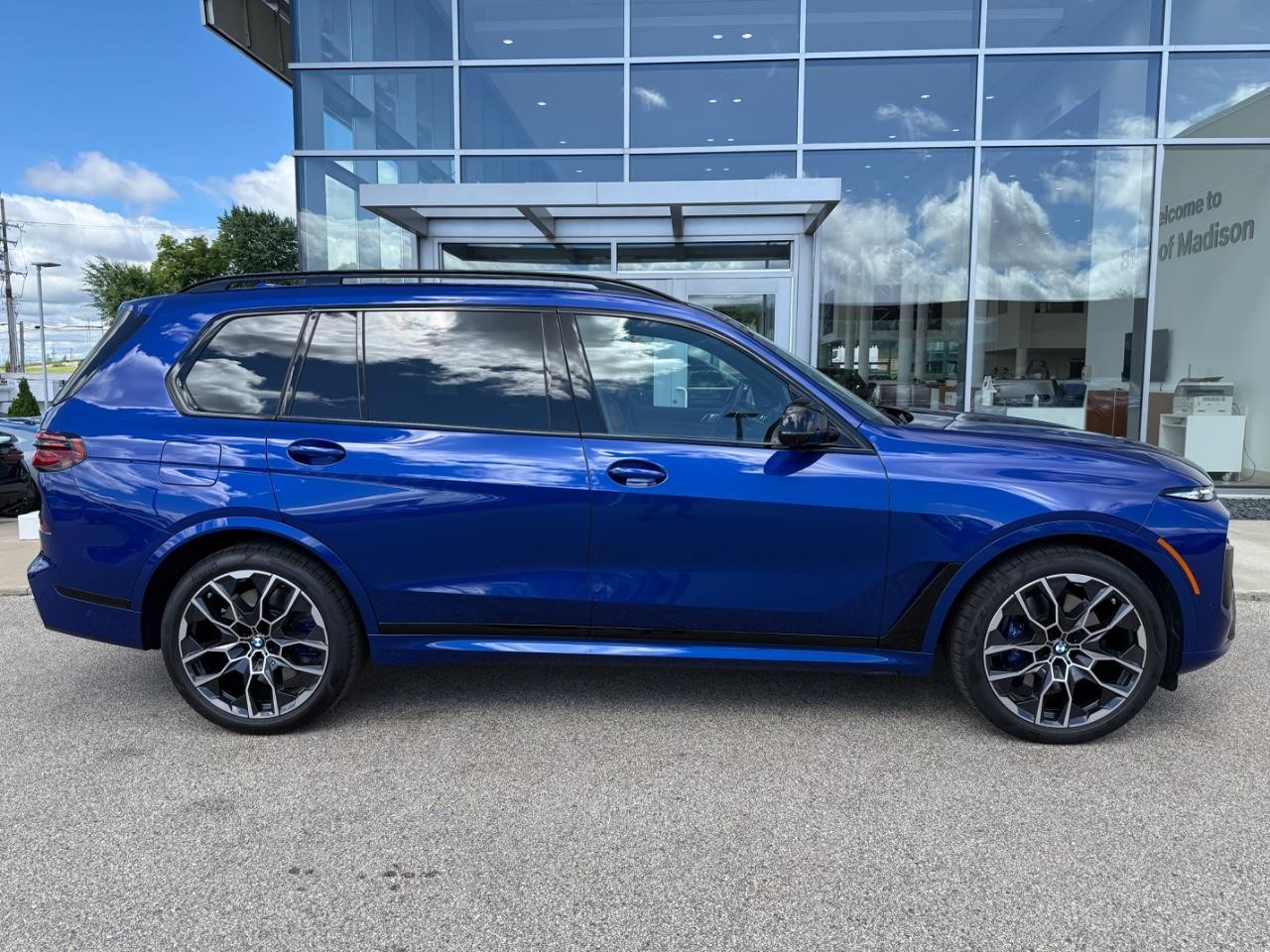BMW X7 Vehicle Image 02