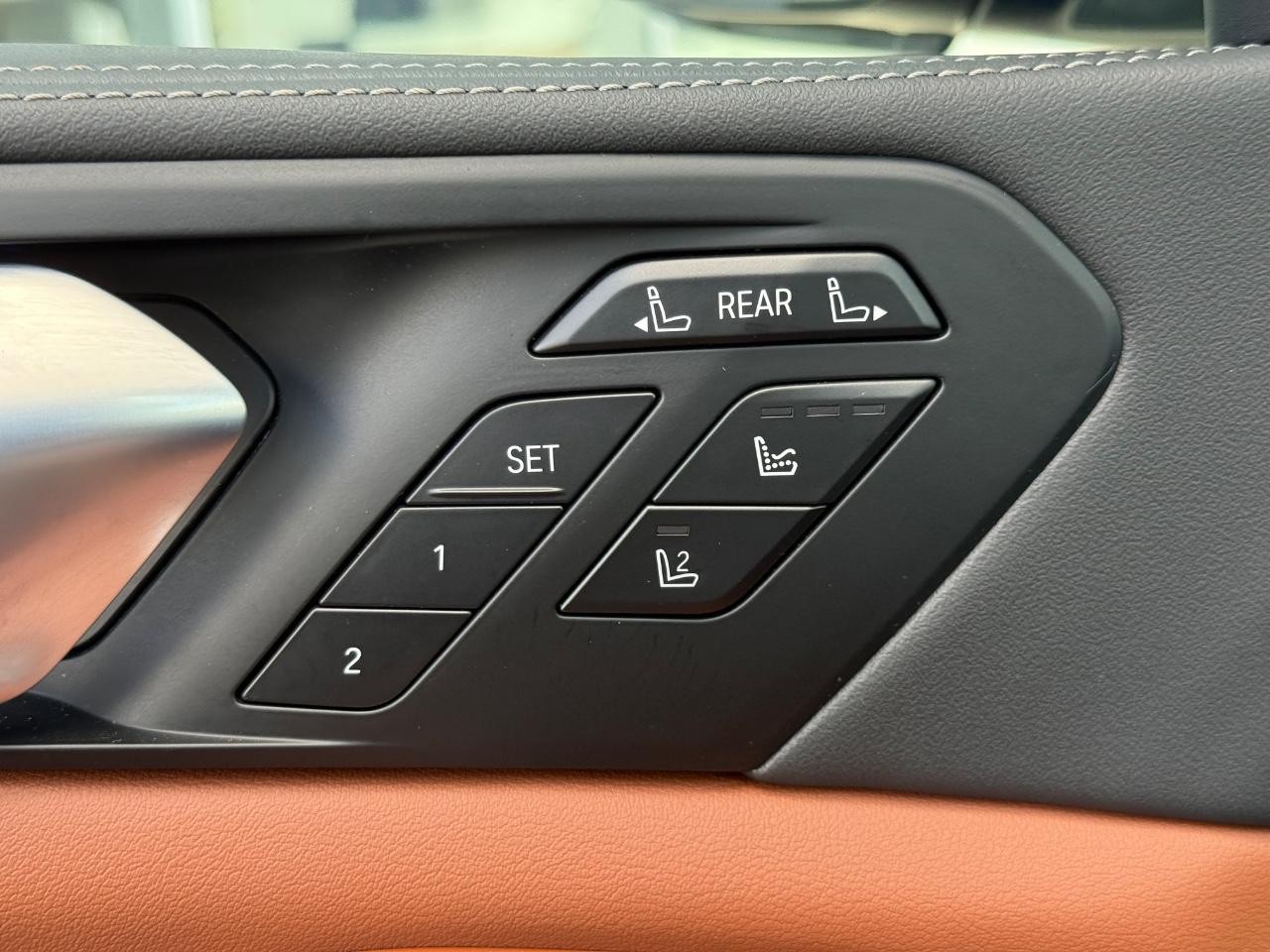 BMW X7 Vehicle Image 16