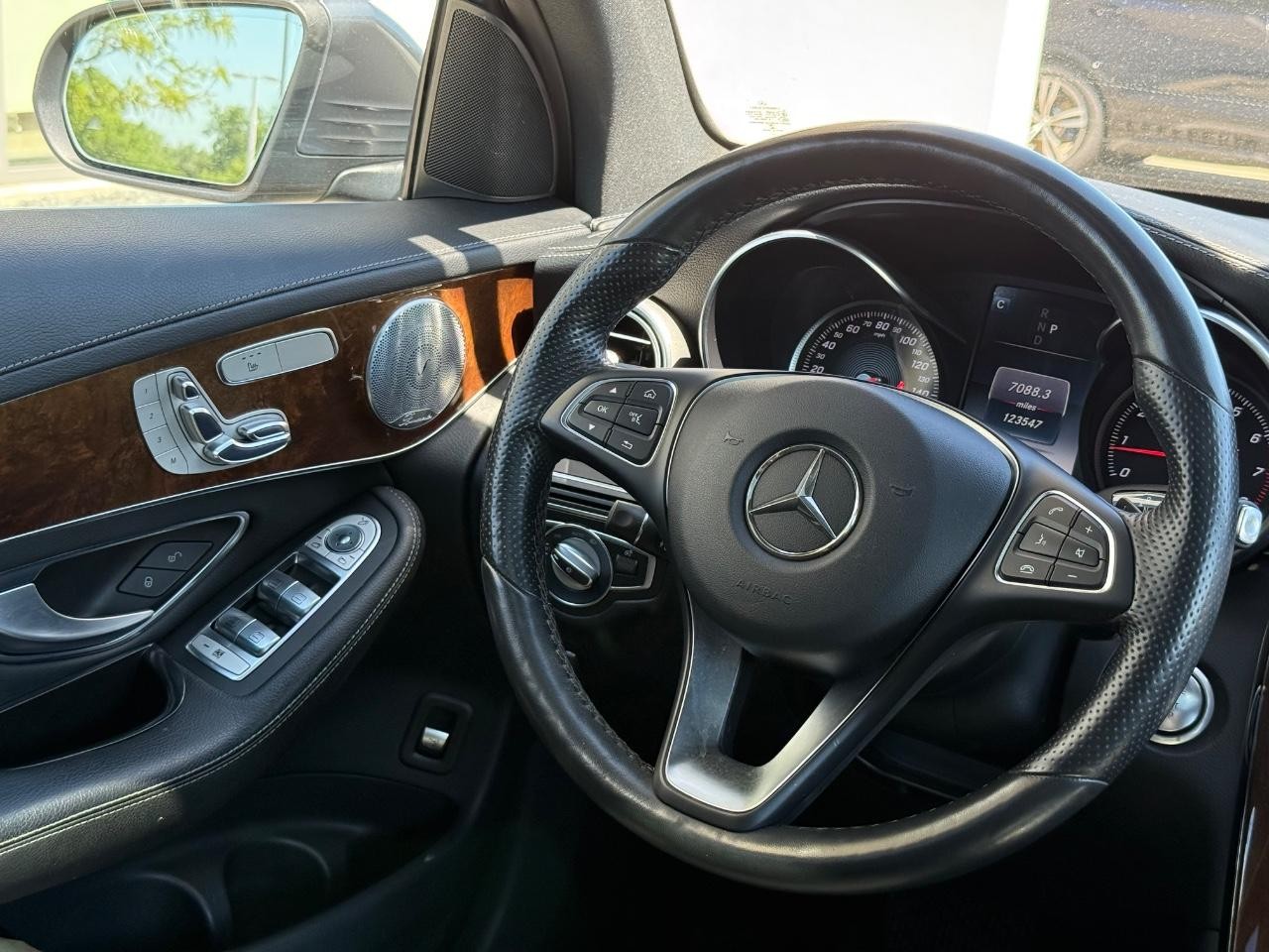 Mercedes-Benz GLC Vehicle Image 14