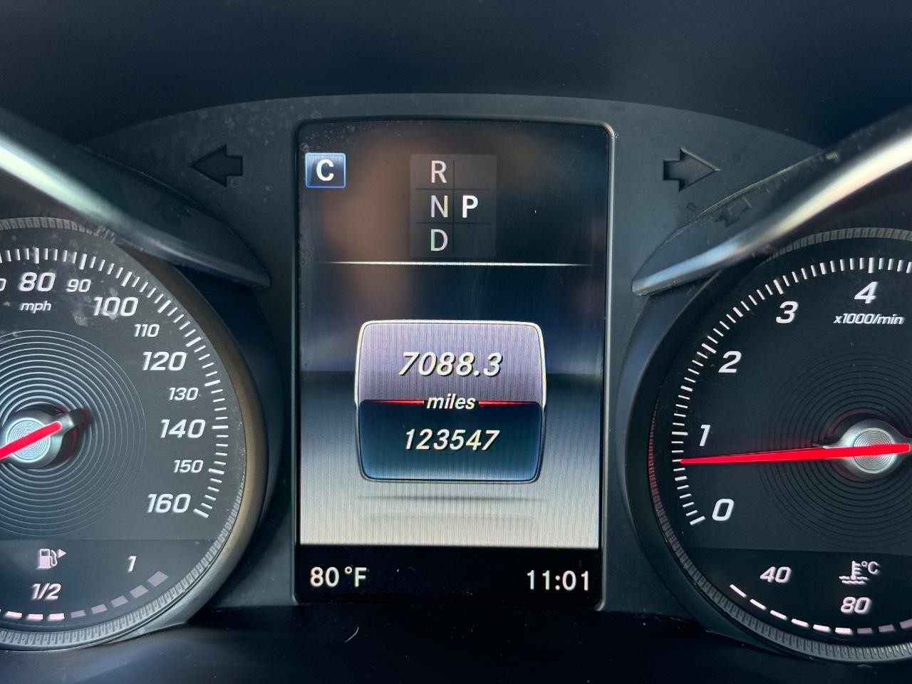 Mercedes-Benz GLC Vehicle Image 21