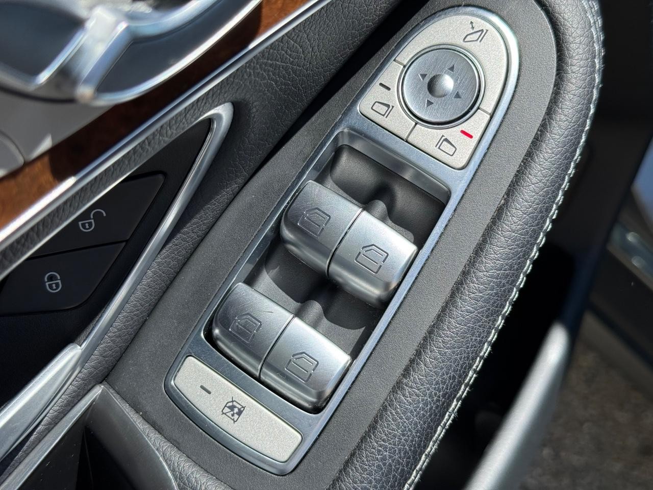 Mercedes-Benz GLC Vehicle Image 23