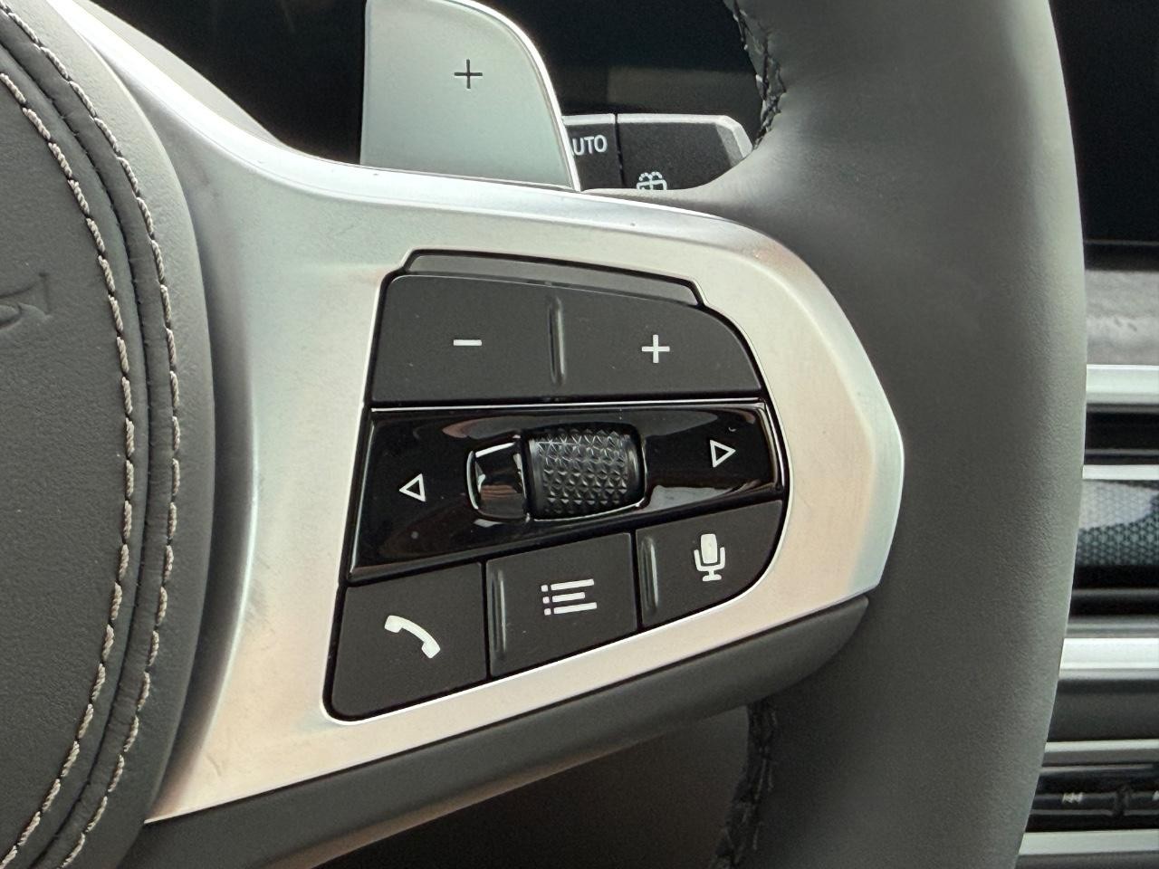 BMW X5 Vehicle Image 13